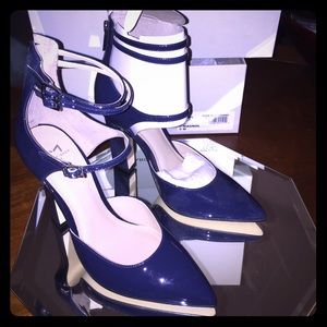 Marc Fisher Navy Blue Patent Leather Heels Size 5